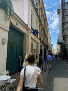 how to travel long distances cheaply